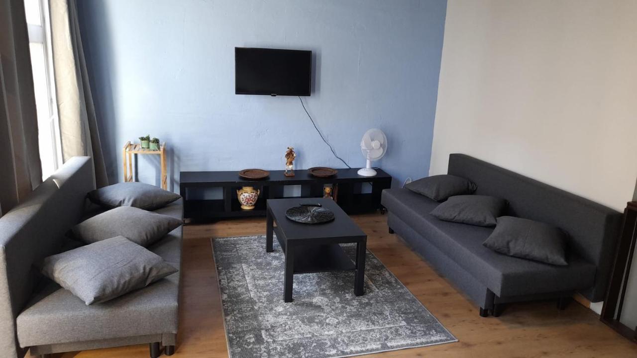 Blue Apartment In The Old Town Антверпен Екстериор снимка