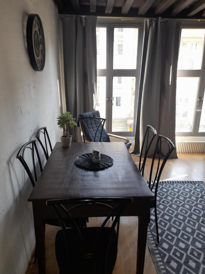 Blue Apartment In The Old Town Антверпен Екстериор снимка