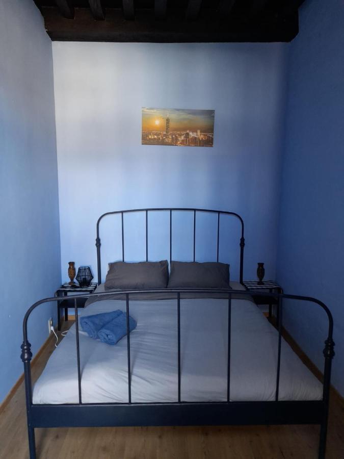 Blue Apartment In The Old Town Антверпен Екстериор снимка